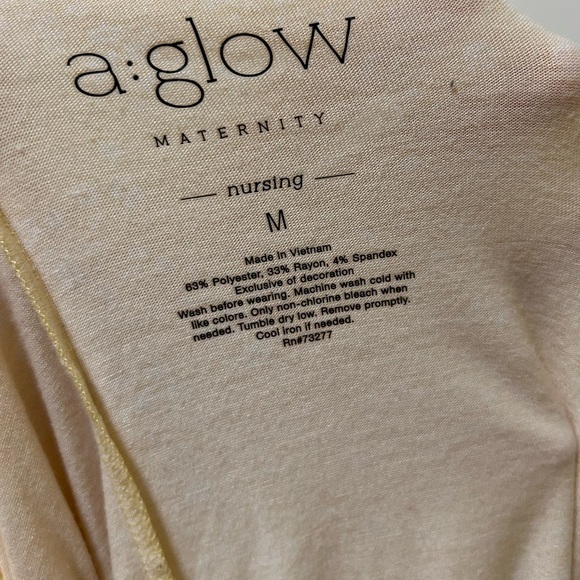 🛍️3/$12 A Glow Maturity nursing top - Picture 4 of 4